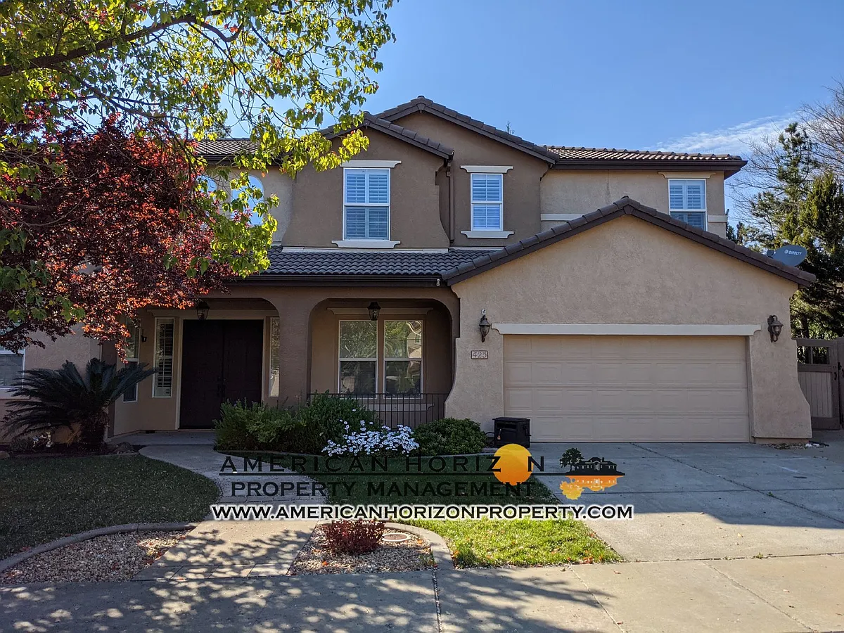 Building Photo - 425 Crescent Dr