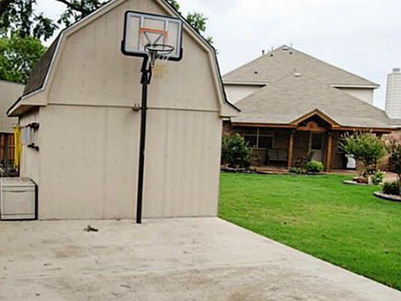 3rd image of 2228 Kingsdale Ct