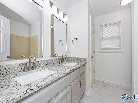 5th image of 105 Wigon Cir