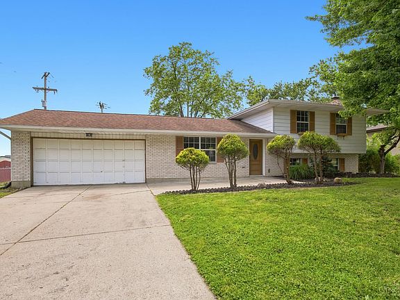 3rd image of 815 Carriage Hill Ln