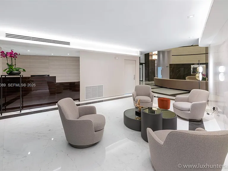 300 S Pointe Dr #1504 — Photo 34