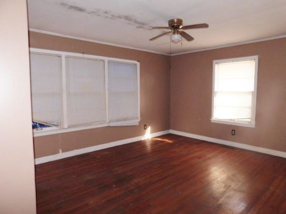 2nd image of 2211 S Circle Dr