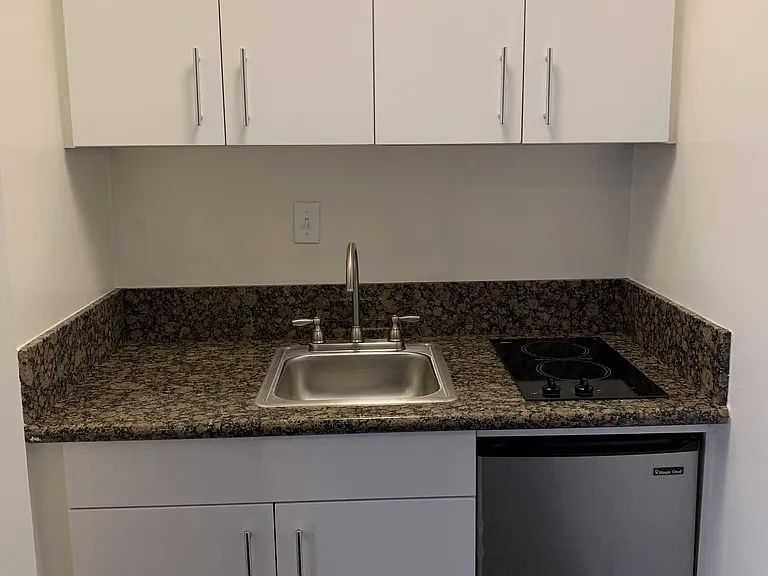 Lindbrook Manor Apartments — Photo 67