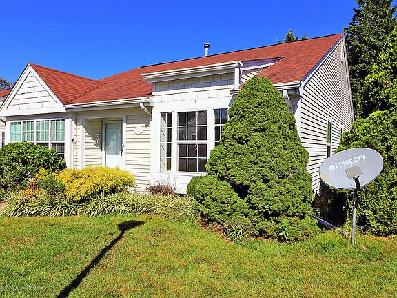 3rd image of 1056B Buckingham Dr #B