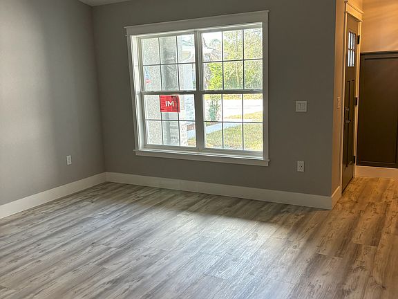 5th image of 76 Lynbrook Dr #B