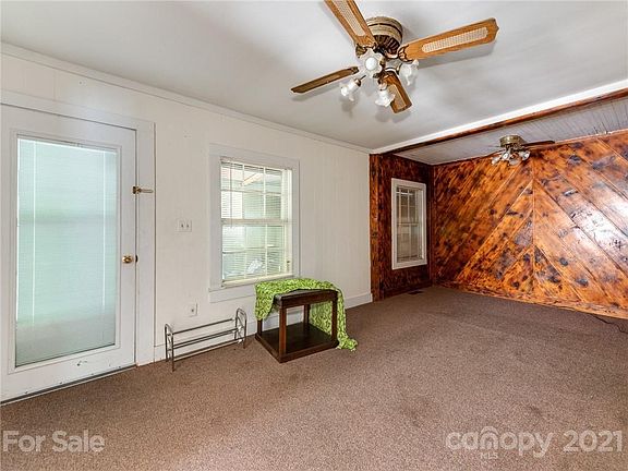 2nd image of 810 Evening Shade Ln