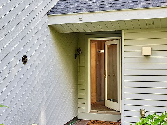 3rd image of 382 Catskill Drive