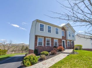 205 Redfield Dr, Oakdale, PA