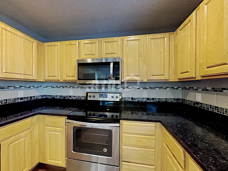 1038 N Cambrick Dr — Photo 3