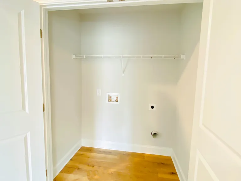 1095 N Village Dr — Photo 19