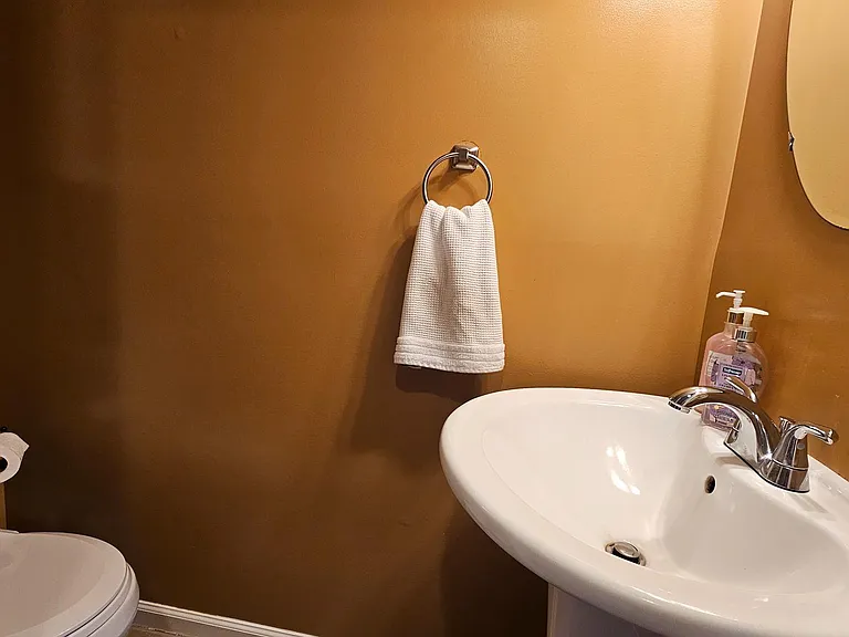 213 Windsor Ct — Photo 24