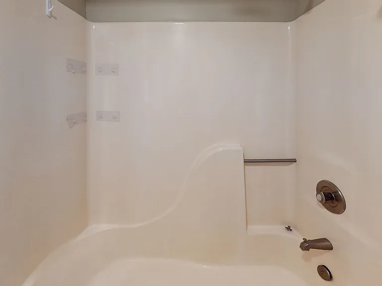 1122 Market St E — Photo 9