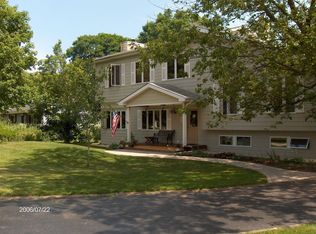 15713 W Idlewood Ln, Libertyville, IL 60048