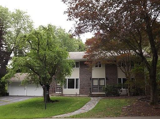 1st image of 32 Oak Hill Dr