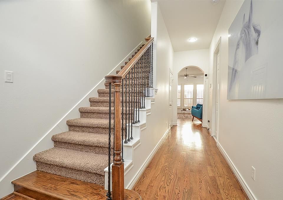 2nd image of 1311 Sherwood Springs Ln