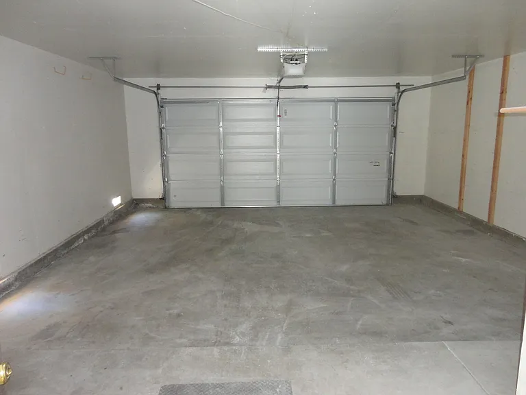 8081 Hillandale Dr — Photo 3