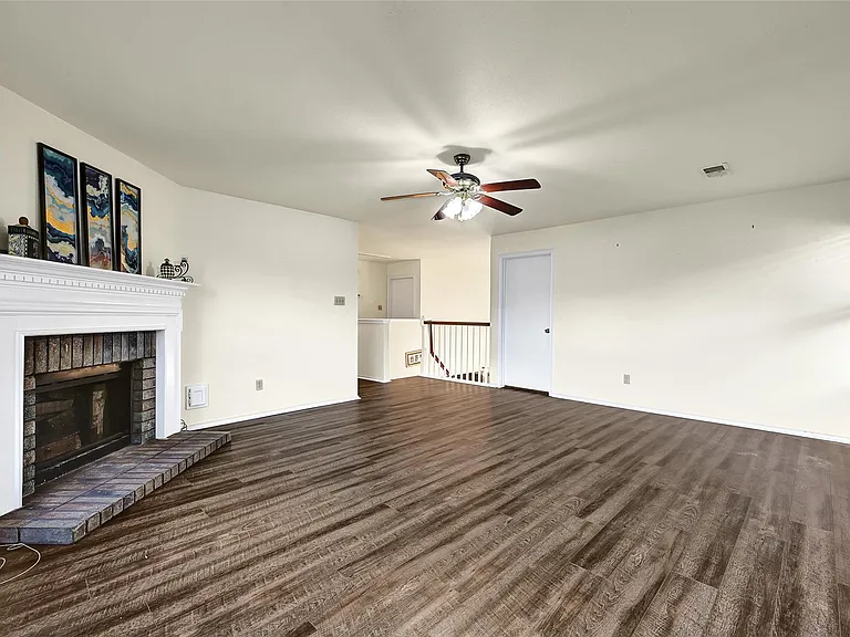 5910 Rolff Ln — Photo 8
