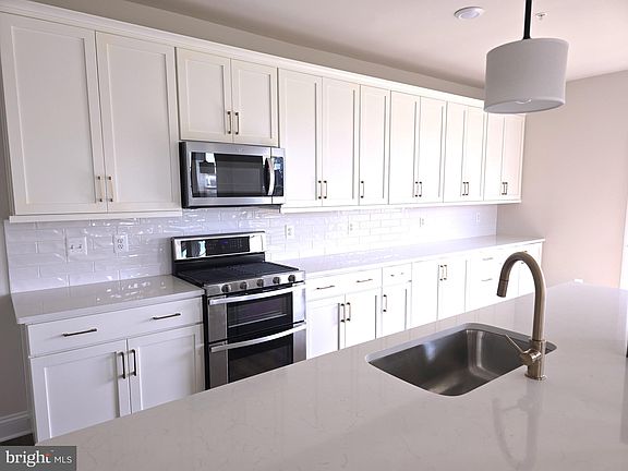 3rd image of 1000 Shenandoah View Pkwy