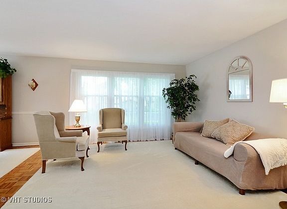3rd image of 1022 W Skylark Ct