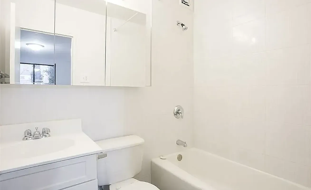 221 East 82nd Street — Photo 4