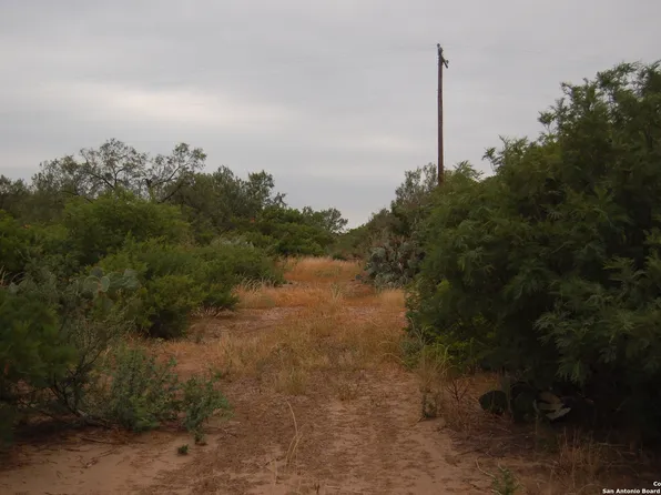 634 West, Batesville, TX 78829