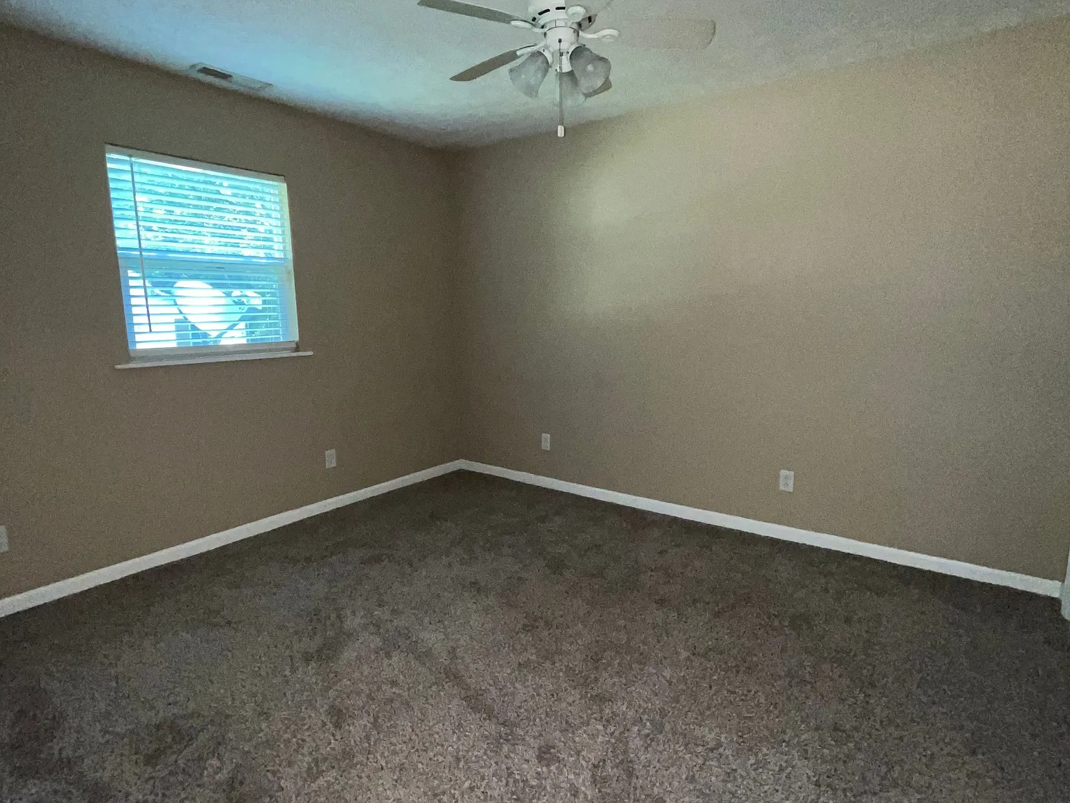 3 bed, 1.0 bath, $1,150 — Photo 3