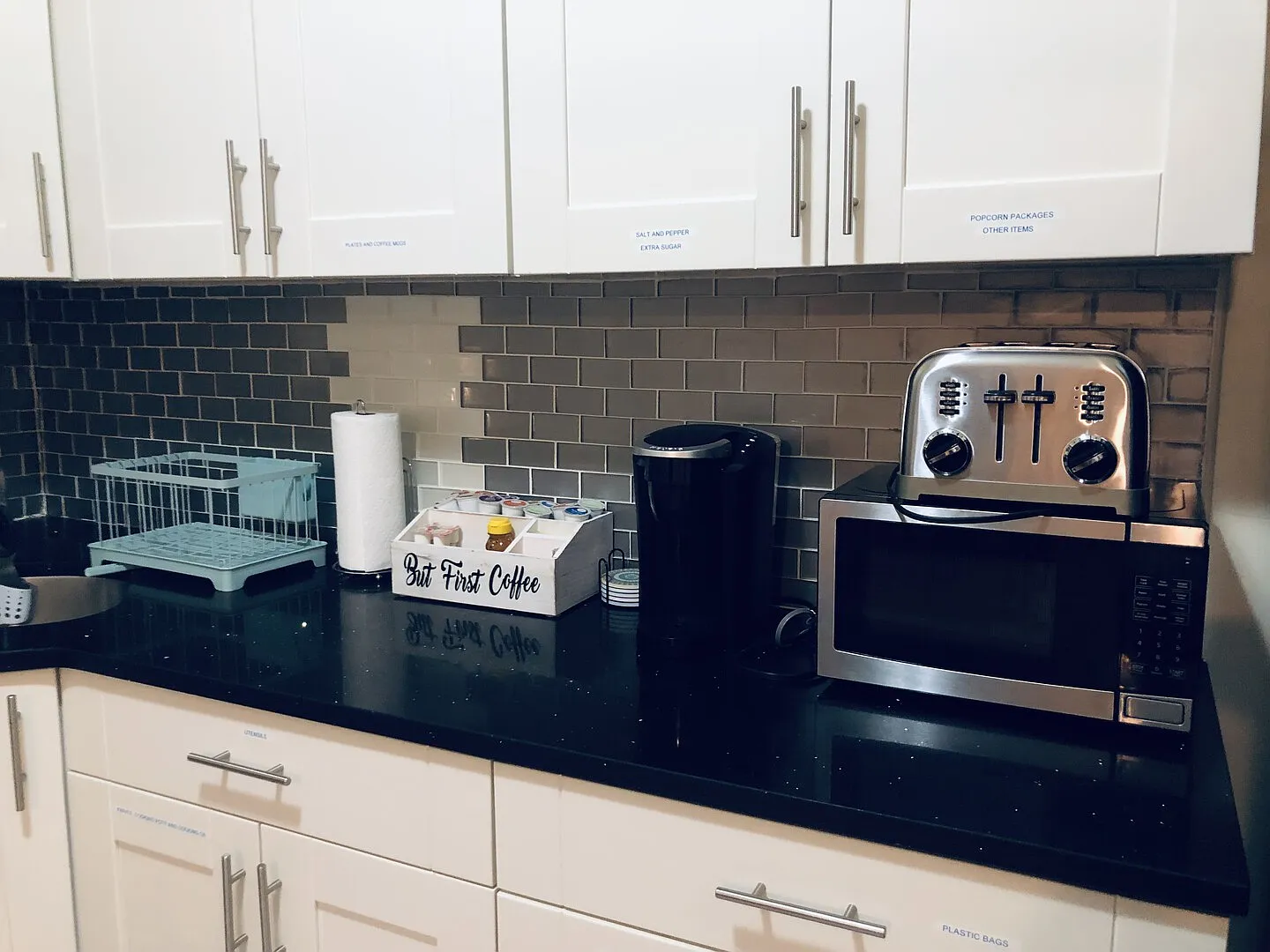 Lovely 2-BR Apt in a Private House - 2nd Floor with On-site Parking — Photo 4