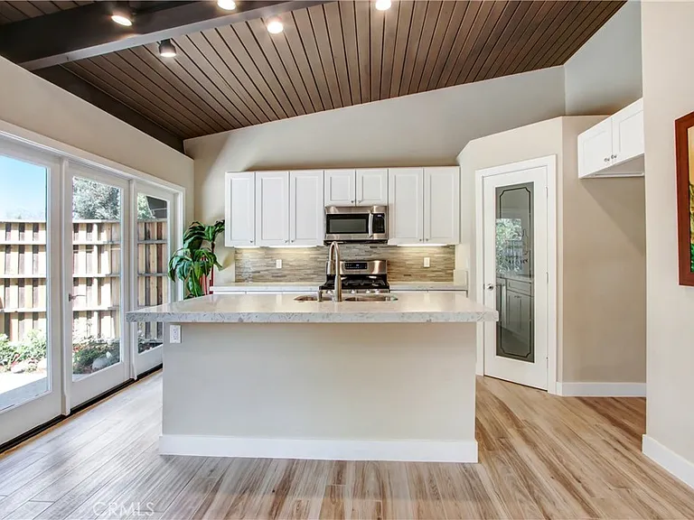 10446 Alta Loma Dr — Photo 4