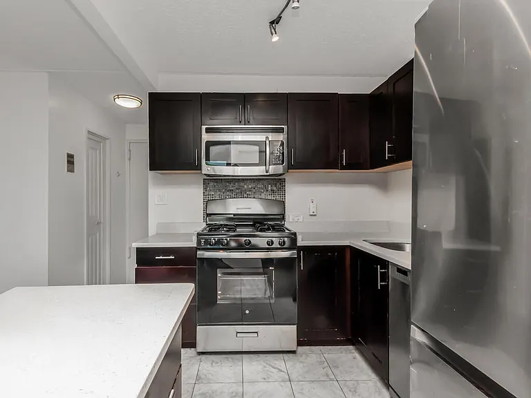 1155 Warburton Ave #8Y — Photo 4