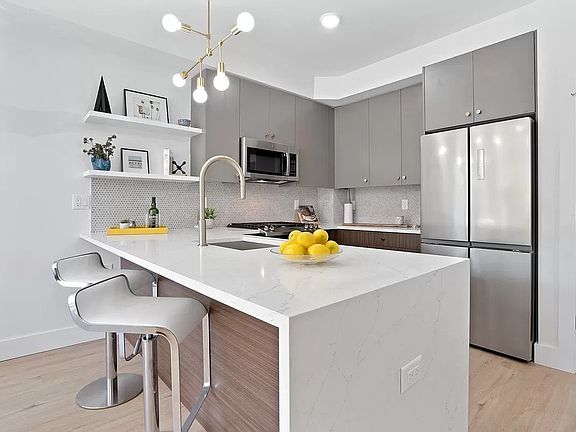 5th image of 276 Duncan Ave #2