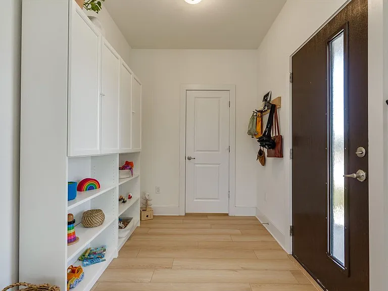 8801 Looksee Ln — Photo 9