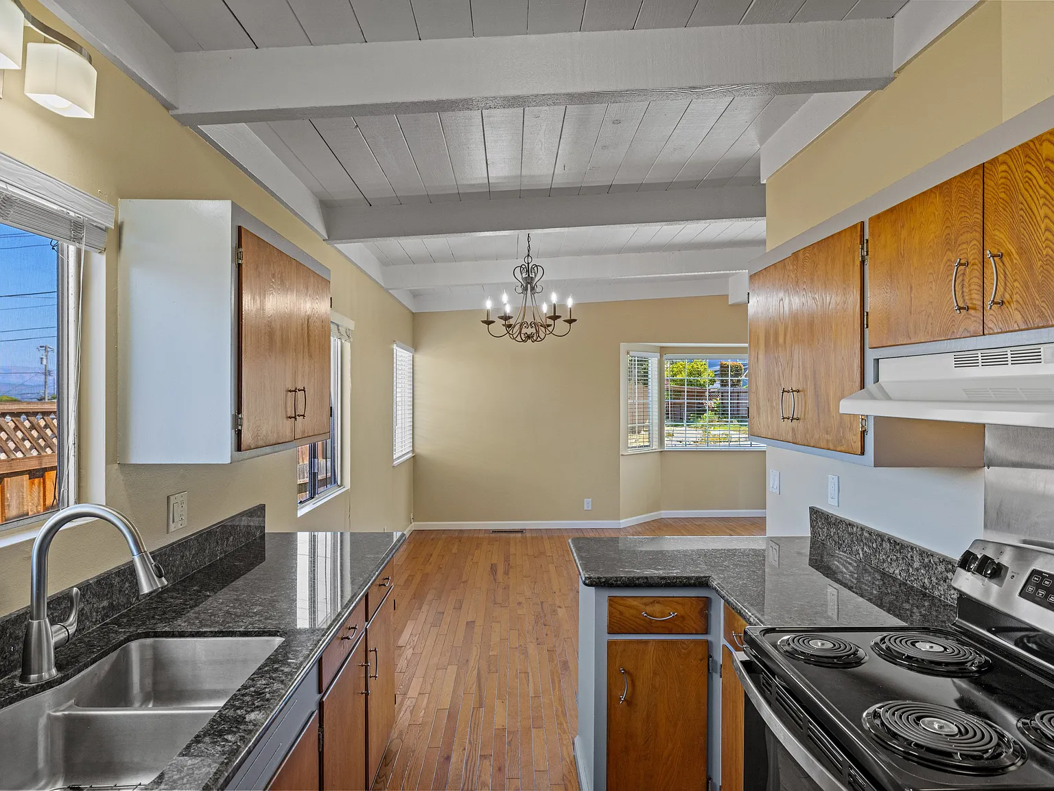 2 bed, 1000 sqft, $3,445 — Photo 3