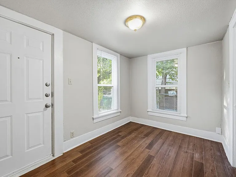 711 Brown St #A — Photo 10