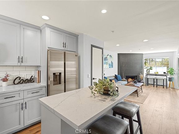 2nd image of 707 W 4th St APT 8