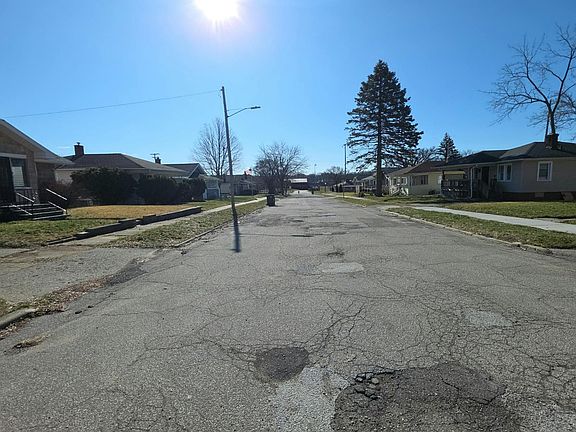 4th image of 701 Saint Clair Ave
