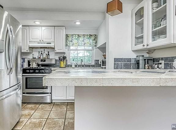 5th image of 714 Ringwood Ave