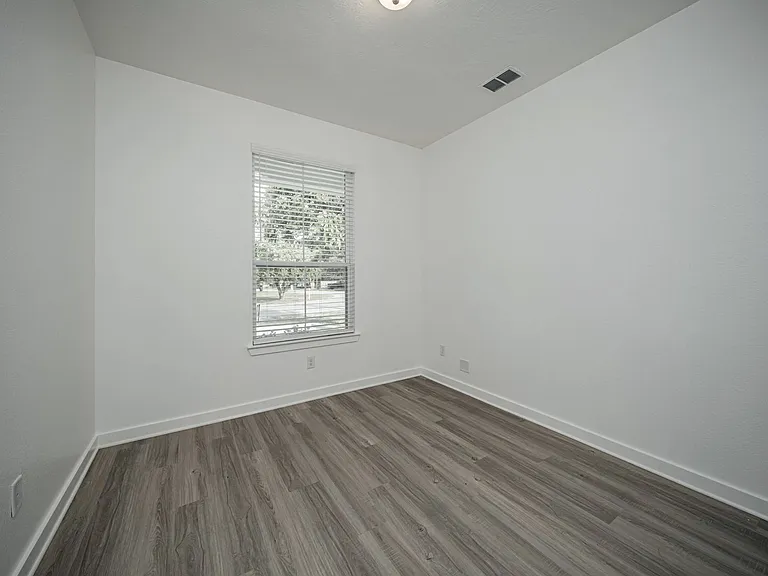 1608 W 5th St #1 — Photo 16