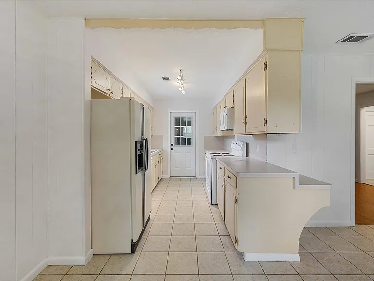 814 Alyse St — Photo 11