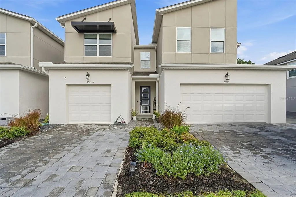3 bed, 2.5 bath, 1559 sqft, $2,400 — Photo 3