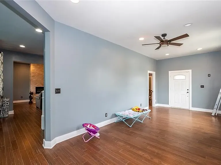 2462 N College Ave — Photo 3