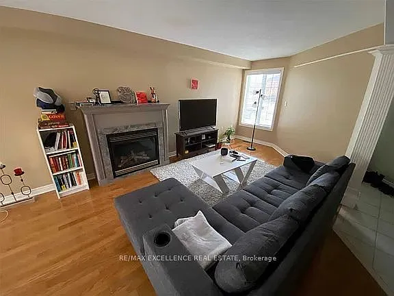 3 bed, $2,599 — Photo 2