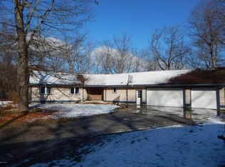 626 N Mill Iron Rd, Muskegon, MI 49442