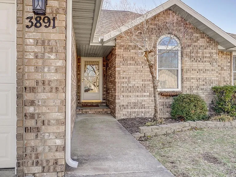 3891 S Hillsdale Ave — Photo 11