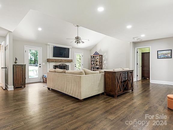 5th image of 9503 Dovewood Pl