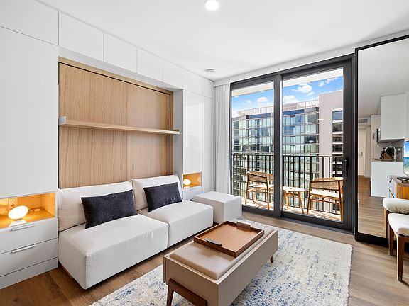 5th image of 987 Queen St #3910-1