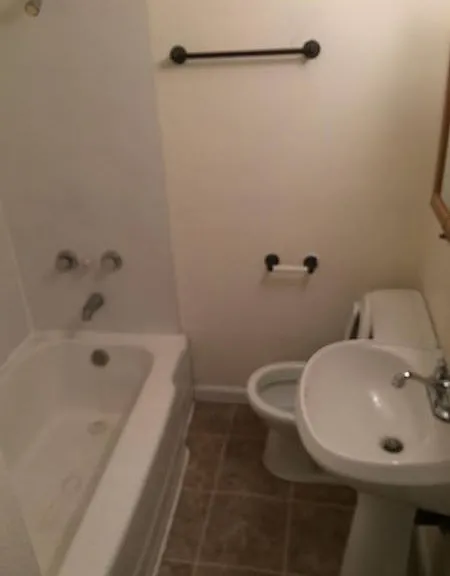 702 Overhill Rd — Photo 3