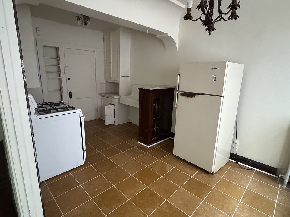 1st image of 823 S 22nd St #3