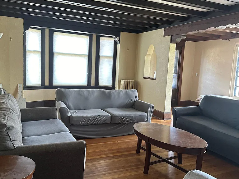 209 Hudson St — Photo 3