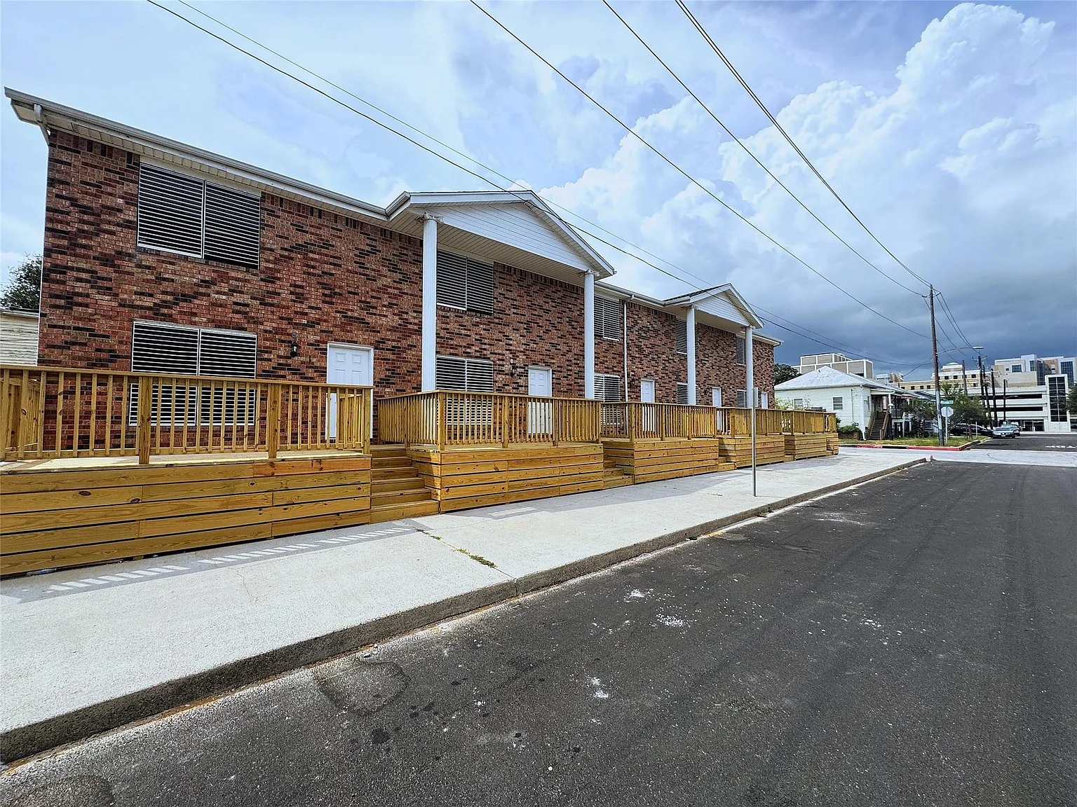 2 bed, 6.0 bath, 1200 sqft, $1,800 — Photo 1