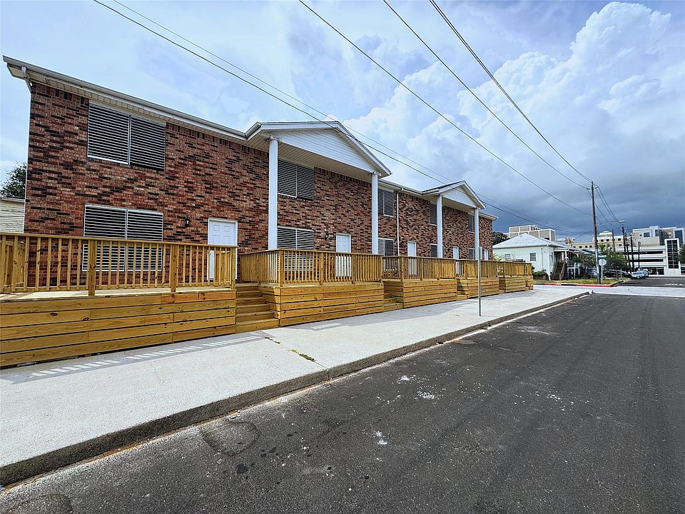 1st image of 711 7th St #4